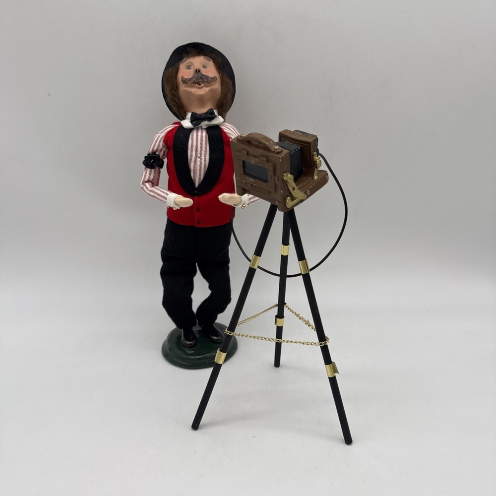 Byers' Choice The Carolers Photographer w/ Camera & Stand 1998 Christmas (Read)